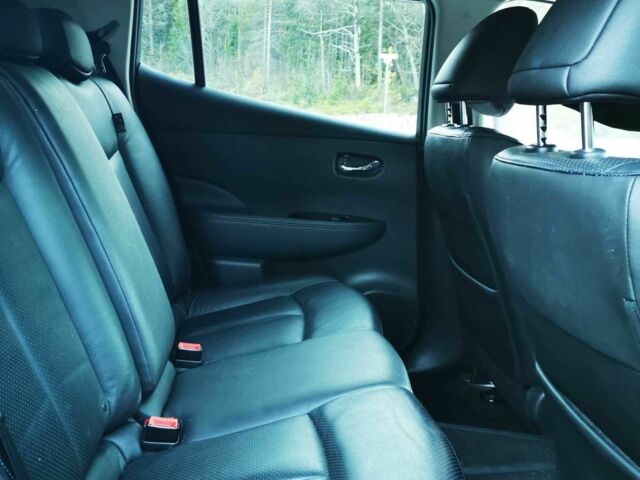 Белый Ниссан Лиф, объемом двигателя 0 л и пробегом 50 тыс. км за 4700 $, фото 17 на Automoto.ua