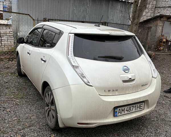 Белый Ниссан Лиф, объемом двигателя 0 л и пробегом 220 тыс. км за 5200 $, фото 7 на Automoto.ua