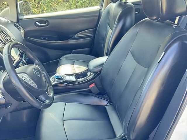 Белый Ниссан Лиф, объемом двигателя 0 л и пробегом 72 тыс. км за 6500 $, фото 7 на Automoto.ua