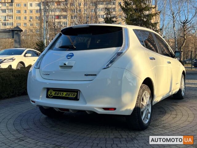 Білий Ніссан Ліф, об'ємом двигуна 24 л та пробігом 101 тис. км за 7800 $, фото 6 на Automoto.ua