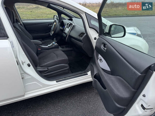 Белый Ниссан Лиф, объемом двигателя 0 л и пробегом 121 тыс. км за 6900 $, фото 19 на Automoto.ua