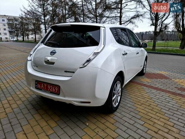 Белый Ниссан Лиф, объемом двигателя 0 л и пробегом 119 тыс. км за 6500 $, фото 11 на Automoto.ua