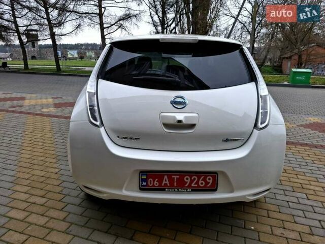 Белый Ниссан Лиф, объемом двигателя 0 л и пробегом 119 тыс. км за 6500 $, фото 13 на Automoto.ua