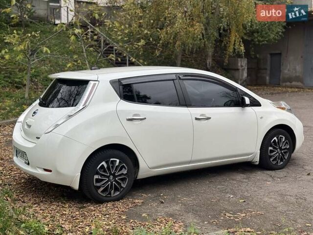 Білий Ніссан Ліф, об'ємом двигуна 0 л та пробігом 166 тис. км за 6500 $, фото 2 на Automoto.ua