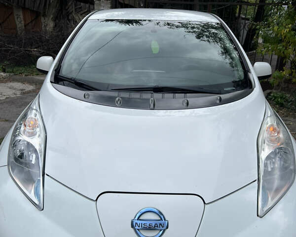 Белый Ниссан Лиф, объемом двигателя 0 л и пробегом 264 тыс. км за 4500 $, фото 5 на Automoto.ua