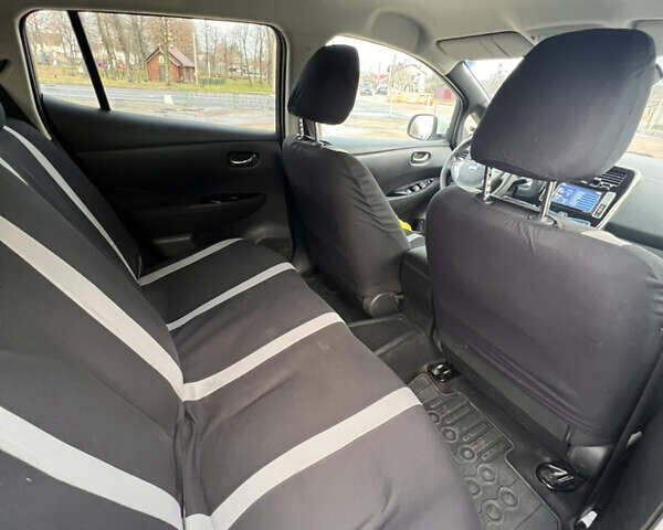 Белый Ниссан Лиф, объемом двигателя 0 л и пробегом 96 тыс. км за 8200 $, фото 19 на Automoto.ua