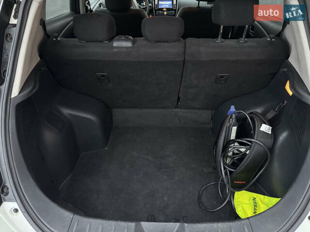 Белый Ниссан Лиф, объемом двигателя 0 л и пробегом 121 тыс. км за 6900 $, фото 16 на Automoto.ua