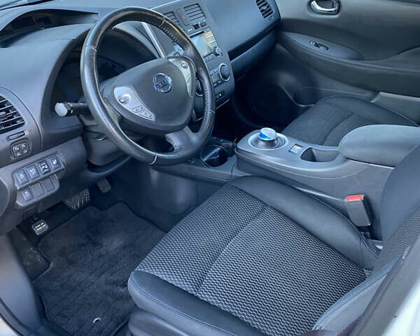 Білий Ніссан Ліф, об'ємом двигуна 0 л та пробігом 122 тис. км за 6500 $, фото 8 на Automoto.ua