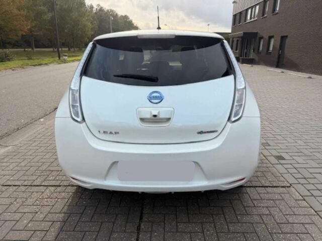 Белый Ниссан Лиф, объемом двигателя 0 л и пробегом 77 тыс. км за 1800 $, фото 4 на Automoto.ua