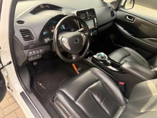 Белый Ниссан Лиф, объемом двигателя 0 л и пробегом 77 тыс. км за 1800 $, фото 7 на Automoto.ua