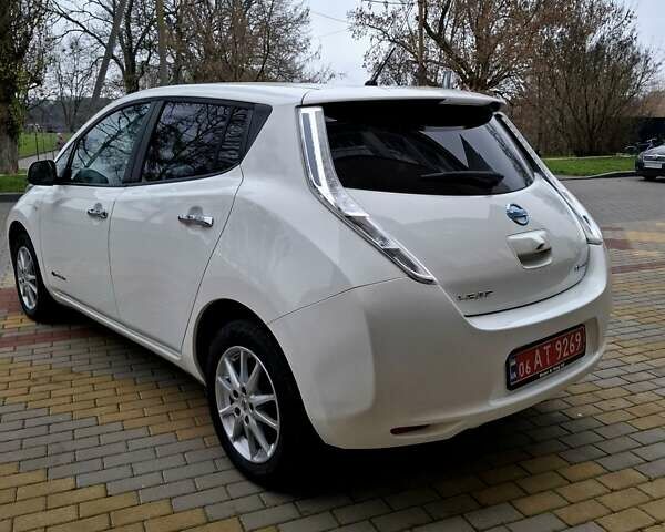 Белый Ниссан Лиф, объемом двигателя 0 л и пробегом 119 тыс. км за 6500 $, фото 64 на Automoto.ua