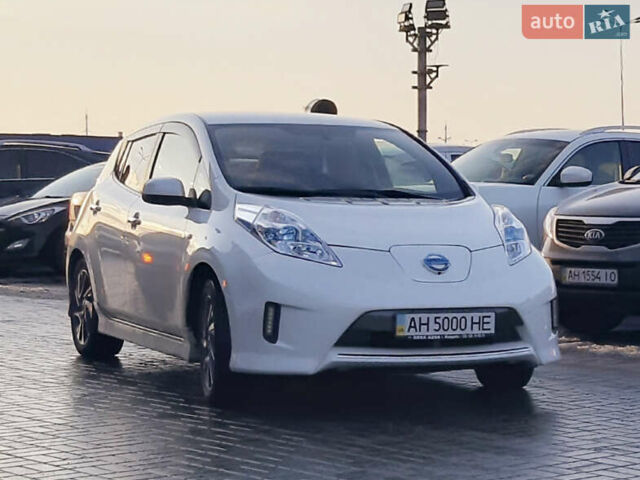 Белый Ниссан Лиф, объемом двигателя 0 л и пробегом 111 тыс. км за 7500 $, фото 1 на Automoto.ua