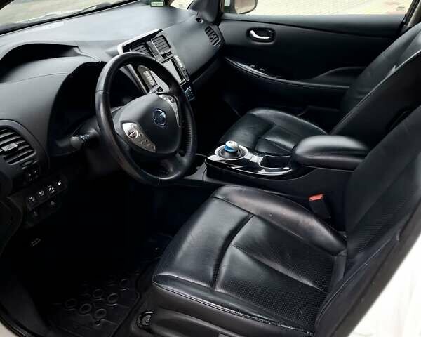 Белый Ниссан Лиф, объемом двигателя 0 л и пробегом 119 тыс. км за 6500 $, фото 1 на Automoto.ua