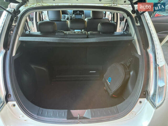 Белый Ниссан Лиф, объемом двигателя 0 л и пробегом 94 тыс. км за 5000 $, фото 10 на Automoto.ua