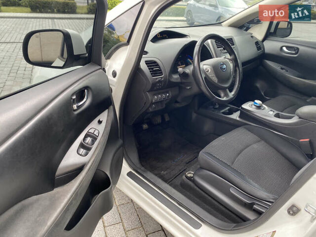 Белый Ниссан Лиф, объемом двигателя 0 л и пробегом 139 тыс. км за 7500 $, фото 6 на Automoto.ua