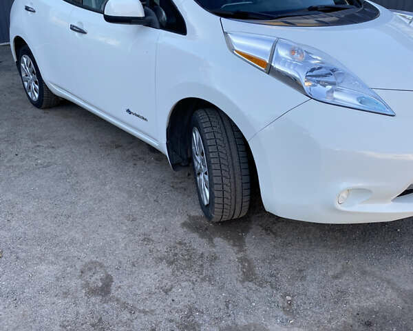 Білий Ніссан Ліф, об'ємом двигуна 0 л та пробігом 122 тис. км за 6500 $, фото 3 на Automoto.ua