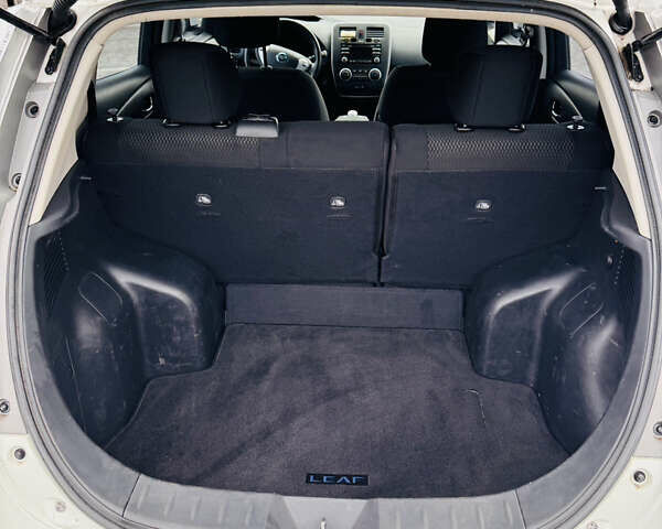 Белый Ниссан Лиф, объемом двигателя 0 л и пробегом 126 тыс. км за 6500 $, фото 4 на Automoto.ua