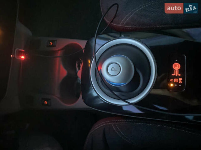 Белый Ниссан Лиф, объемом двигателя 0 л и пробегом 102 тыс. км за 6990 $, фото 22 на Automoto.ua