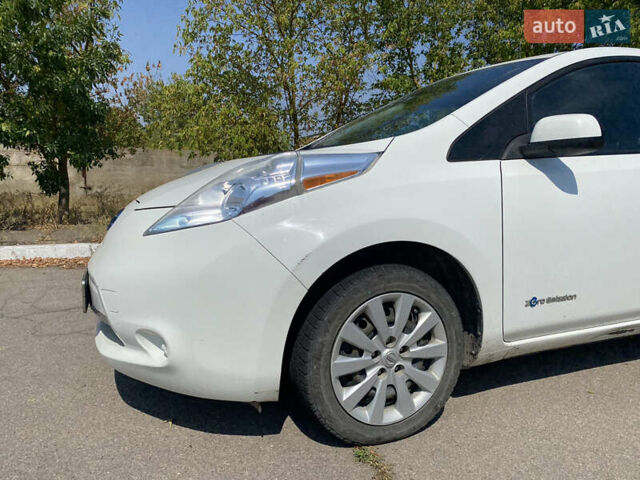 Белый Ниссан Лиф, объемом двигателя 0 л и пробегом 89 тыс. км за 9000 $, фото 13 на Automoto.ua