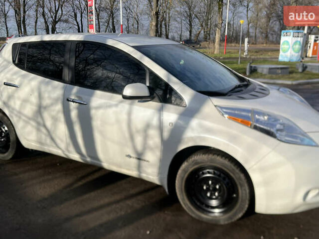 Білий Ніссан Ліф, об'ємом двигуна 0 л та пробігом 95 тис. км за 5999 $, фото 5 на Automoto.ua