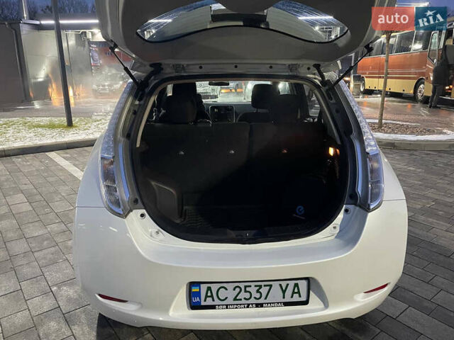 Білий Ніссан Ліф, об'ємом двигуна 0 л та пробігом 100 тис. км за 7100 $, фото 7 на Automoto.ua