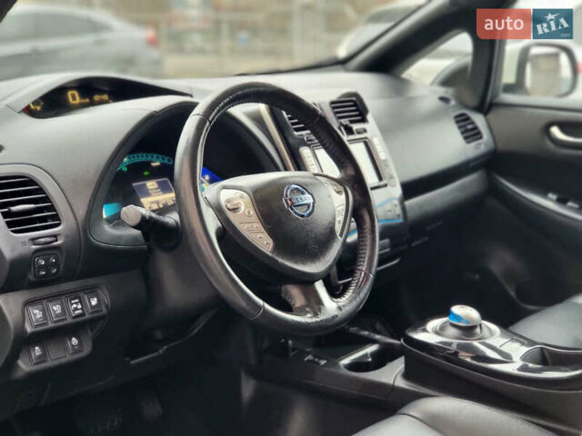 Белый Ниссан Лиф, объемом двигателя 0 л и пробегом 132 тыс. км за 7900 $, фото 11 на Automoto.ua