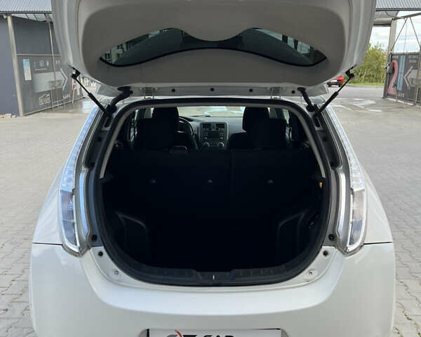 Білий Ніссан Ліф, об'ємом двигуна 0 л та пробігом 119 тис. км за 7499 $, фото 6 на Automoto.ua