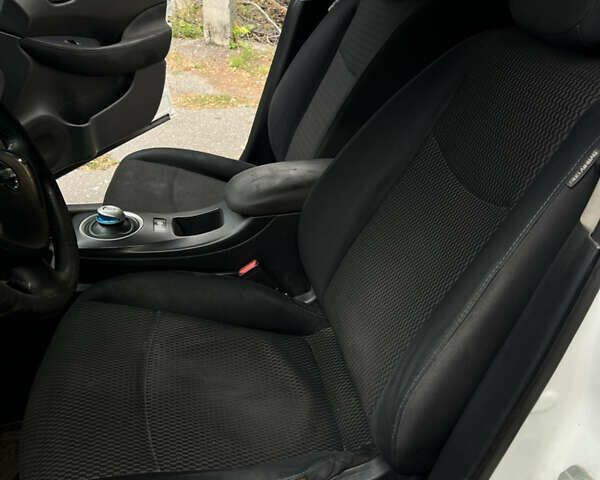 Белый Ниссан Лиф, объемом двигателя 0 л и пробегом 264 тыс. км за 4500 $, фото 15 на Automoto.ua