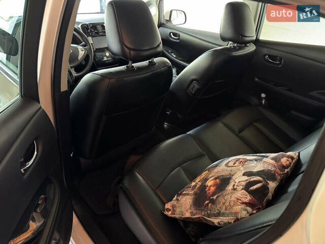 Білий Ніссан Ліф, об'ємом двигуна 0 л та пробігом 93 тис. км за 7900 $, фото 36 на Automoto.ua