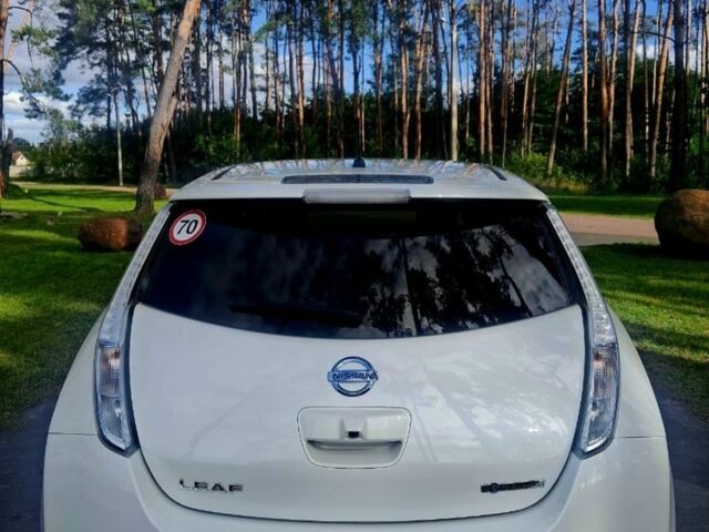 Білий Ніссан Ліф, об'ємом двигуна 0 л та пробігом 165 тис. км за 7100 $, фото 2 на Automoto.ua