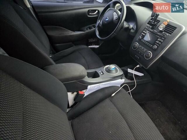 Белый Ниссан Лиф, объемом двигателя 0 л и пробегом 136 тыс. км за 7000 $, фото 8 на Automoto.ua