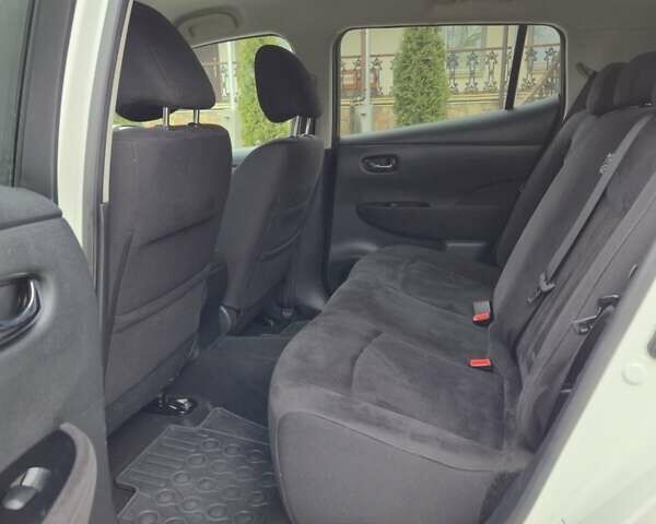 Белый Ниссан Лиф, объемом двигателя 0 л и пробегом 73 тыс. км за 5900 $, фото 15 на Automoto.ua