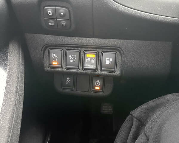 Білий Ніссан Ліф, об'ємом двигуна 0 л та пробігом 112 тис. км за 7550 $, фото 20 на Automoto.ua