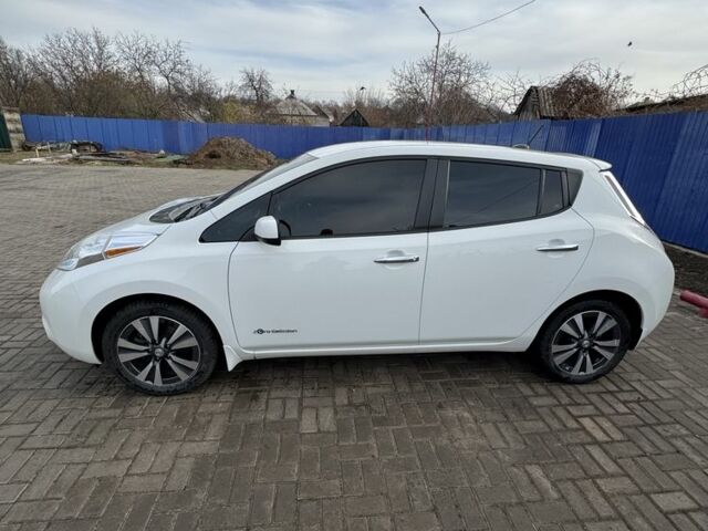 Білий Ніссан Ліф, об'ємом двигуна 0 л та пробігом 65 тис. км за 7500 $, фото 1 на Automoto.ua