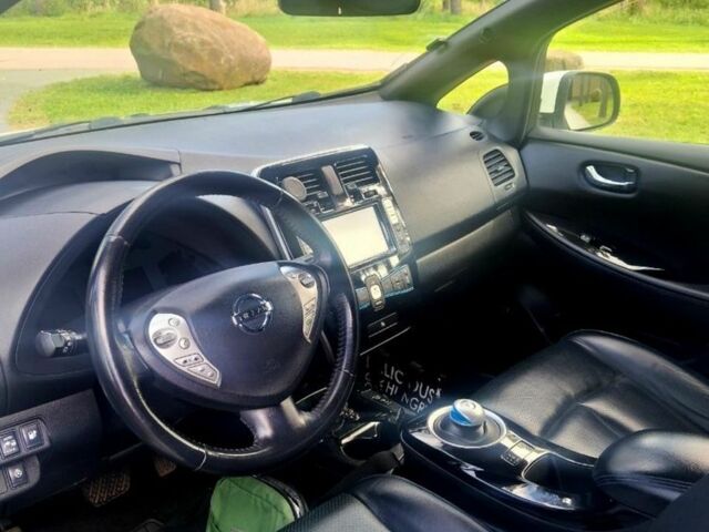 Білий Ніссан Ліф, об'ємом двигуна 0 л та пробігом 165 тис. км за 7100 $, фото 5 на Automoto.ua