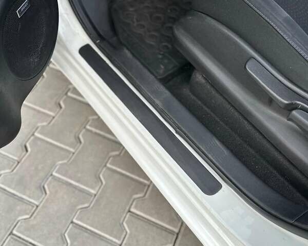 Білий Ніссан Ліф, об'ємом двигуна 0 л та пробігом 156 тис. км за 6899 $, фото 19 на Automoto.ua