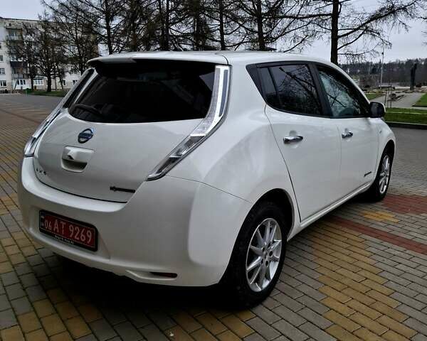 Белый Ниссан Лиф, объемом двигателя 0 л и пробегом 119 тыс. км за 6500 $, фото 62 на Automoto.ua