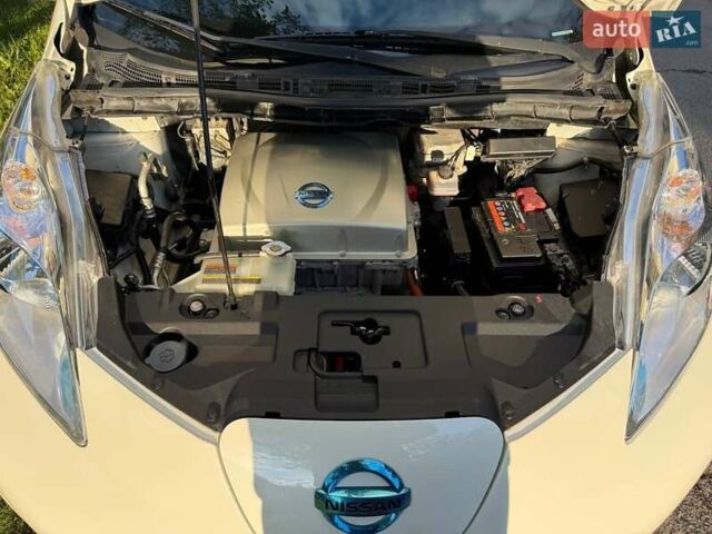 Білий Ніссан Ліф, об'ємом двигуна 0 л та пробігом 85 тис. км за 7800 $, фото 8 на Automoto.ua