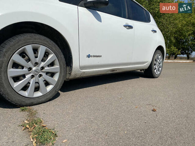 Белый Ниссан Лиф, объемом двигателя 0 л и пробегом 89 тыс. км за 9000 $, фото 14 на Automoto.ua