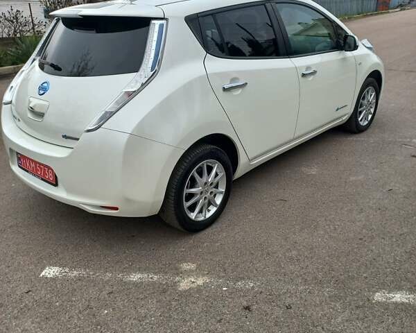 Белый Ниссан Лиф, объемом двигателя 0 л и пробегом 41 тыс. км за 8659 $, фото 6 на Automoto.ua