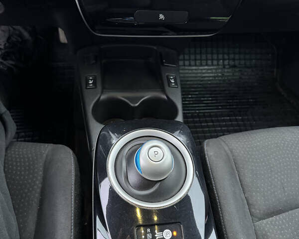 Белый Ниссан Лиф, объемом двигателя 0 л и пробегом 121 тыс. км за 6900 $, фото 14 на Automoto.ua