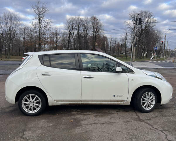 Белый Ниссан Лиф, объемом двигателя 0 л и пробегом 96 тыс. км за 8200 $, фото 1 на Automoto.ua