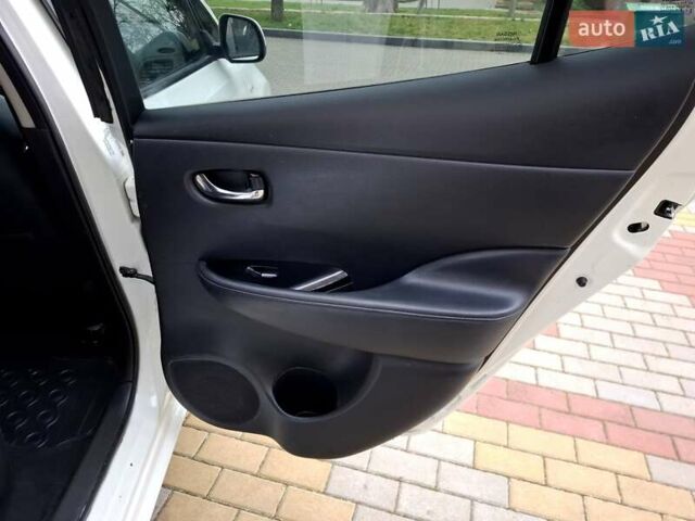 Белый Ниссан Лиф, объемом двигателя 0 л и пробегом 119 тыс. км за 6500 $, фото 40 на Automoto.ua