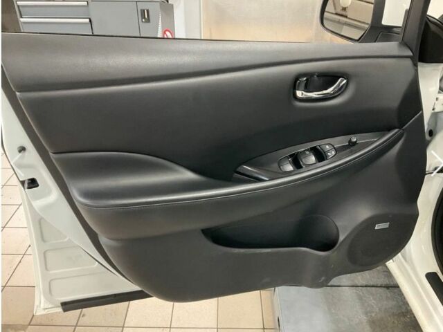 Білий Ніссан Ліф, об'ємом двигуна 0 л та пробігом 101 тис. км за 7300 $, фото 7 на Automoto.ua