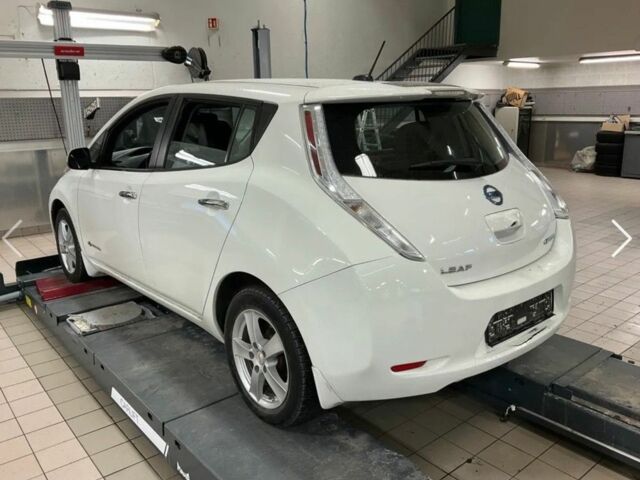 Білий Ніссан Ліф, об'ємом двигуна 0 л та пробігом 101 тис. км за 7300 $, фото 4 на Automoto.ua