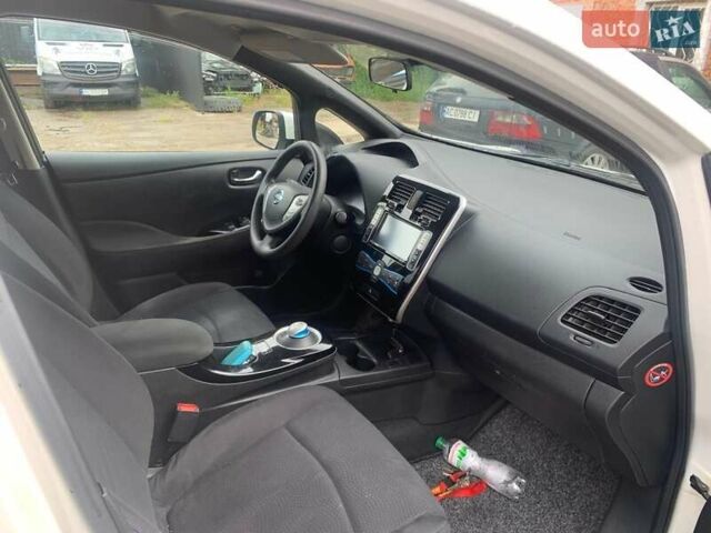 Білий Ніссан Ліф, об'ємом двигуна 0 л та пробігом 107 тис. км за 7100 $, фото 11 на Automoto.ua