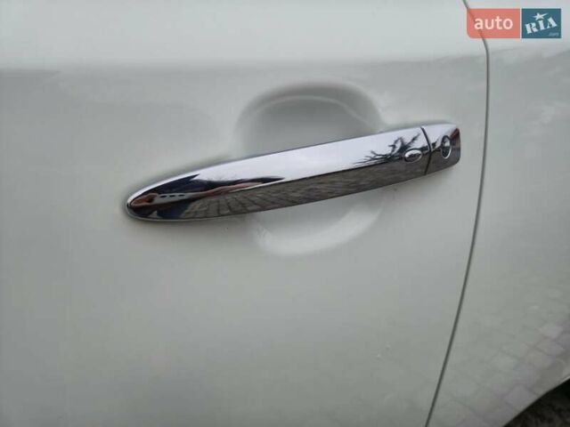 Белый Ниссан Лиф, объемом двигателя 0 л и пробегом 73 тыс. км за 5900 $, фото 23 на Automoto.ua