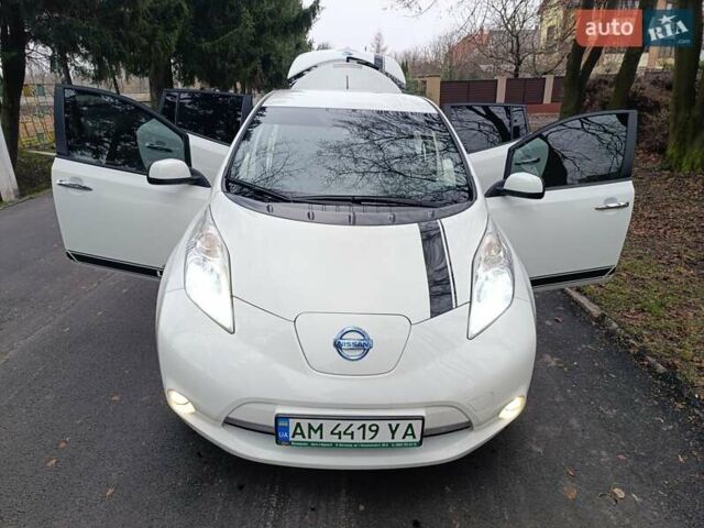 Белый Ниссан Лиф, объемом двигателя 0 л и пробегом 67 тыс. км за 7500 $, фото 20 на Automoto.ua