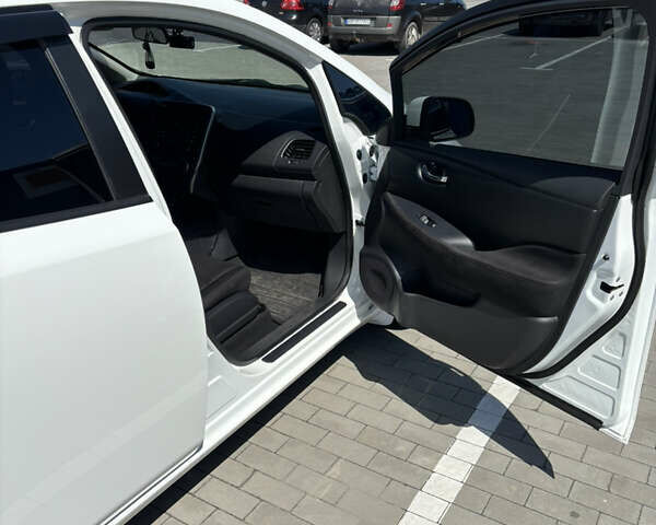 Білий Ніссан Ліф, об'ємом двигуна 0 л та пробігом 114 тис. км за 6999 $, фото 8 на Automoto.ua