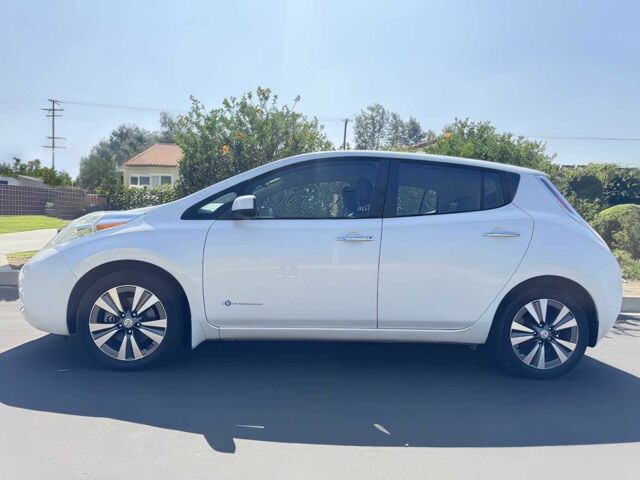 Білий Ніссан Ліф, об'ємом двигуна 0 л та пробігом 77 тис. км за 3200 $, фото 3 на Automoto.ua